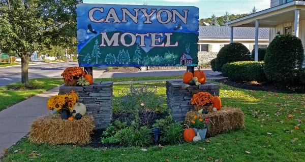 Canyon Motel image 1